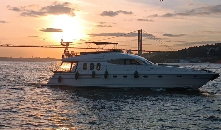 PRIVATE EVENT WITH LUXURY YACHT