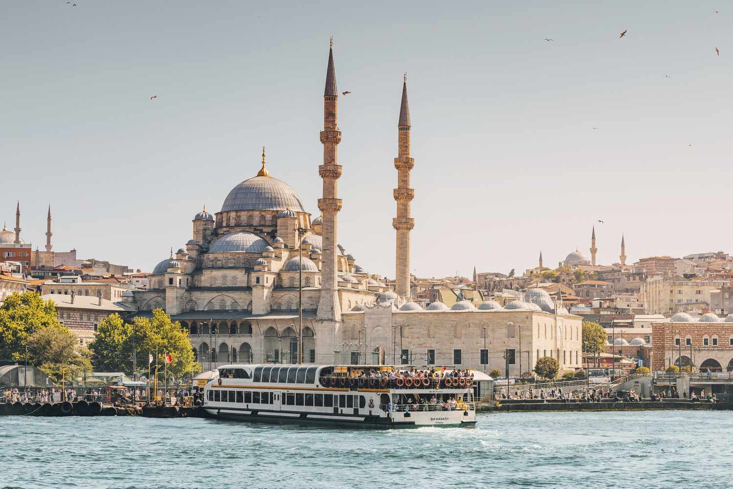 Information and Landscape on the Bosphorus Route: Discovering Istanbul with a Guided Bosphorus Cruise Tour